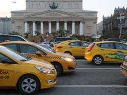 Taxis à côté du Théâtre Bolchoï